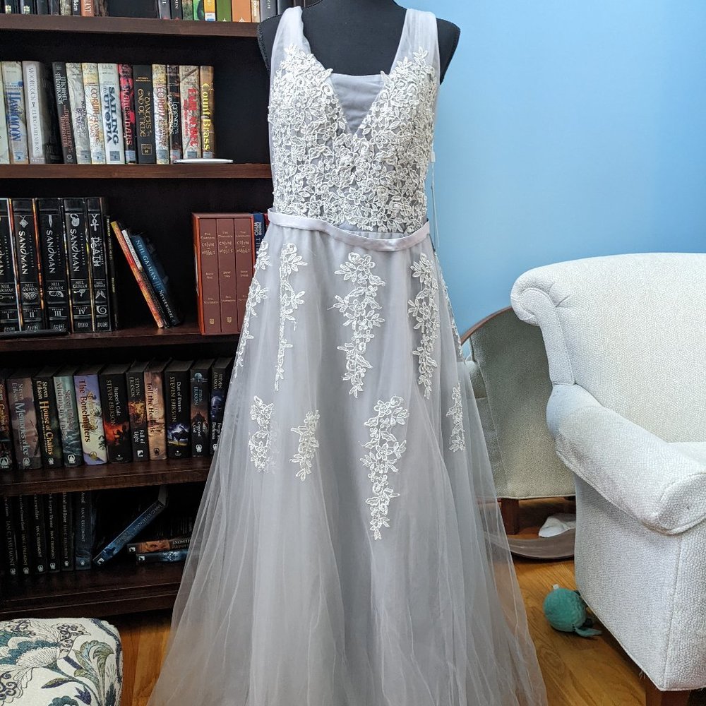 size 12-14 lace tulle full length a-line backless gown with lace applique